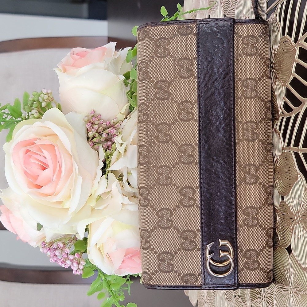 Authentic Gucci compact wallet